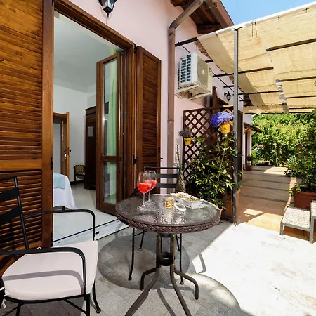 Albachiara לינה וארוחת בוקר 4*